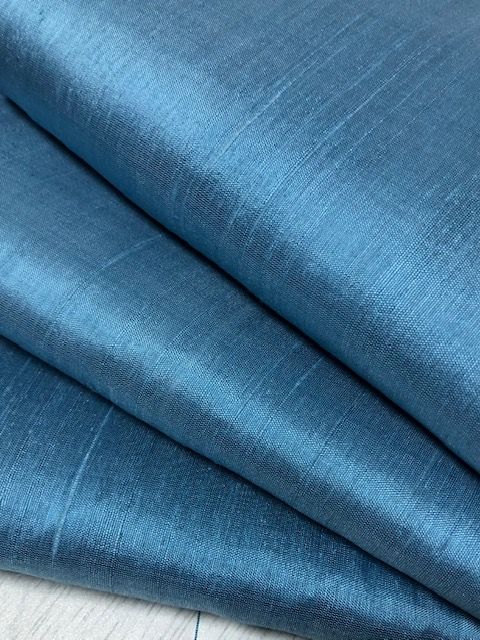 ผ้าไหมแท้-ไหมพื้นสีฟ้า-โทนสีฟ้าเทา-ไหมแท้100-ผ้าไหมตัดเสื้อ-ผ้าไหมเนื้อเรียบ-ผ้าไหมสีพื้น