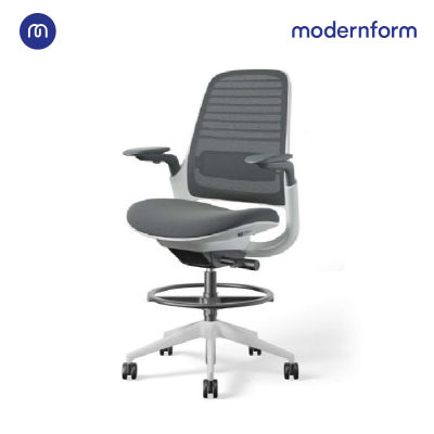 Modernform เก้าอี้ Steelcase ergonomic รุ่นSeries1 Stool พนักพิงกลางสีเทาเข้ม เก้าอี้เพื่อสุขภาพ เก้าอี้ผู้บริหาร เก้าอี้สำนักงาน เก้าอี้ทำงาน เก้าอี้ออฟฟิศ เก้าอี้แก้ปวดหลัง หุ้มด้วยผ้าตาข่ายไมโครนิตมีอุปกรณ์รองรับเอวปรับได้ปรับน้ำหนักตามผู้นั่งอัตโนมัติ