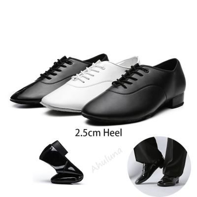 รองเท้าเต้นรำลาตินโมเดิร์นสำหรับผู้ชาย,รองเท้าผ้าใบส้นเตี้ยบอลรูมแทงโก้ซัลซ่าขาวดำ2.5ซม. DS087ด้านบน