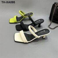 Europe and the United States is low with square head cool slippers women in the summer of 2023 the new joker show thin peep-toe heel sandals with a word is cool procrastinate