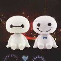 รถน่ารักตุ๊กตาสั่นหัวหุ่นยนต์ Baymax สีขาว PERSPICACIOUS60US4น่ารังเกียจ Hiasan Interior ของเล่นตุ๊กตาหัวกลม