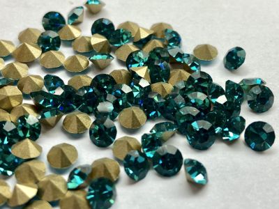 พลอยกลม คริสตัสกระจก ก้นแหลม อ๊อดตั้น พรีเมี่ยม SS 20 ( 4.6-4.8mm ) 200 เม็ด/แพ๊ค Oktant Hight Quality Crystal Premium SS20 (4.6-4.8mm) Blue Zircon, Topaz, Crystal, Light Colorado Topaz, Amethyst 200Pcs