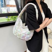 Large-capacity tote bag womens 2023 new niche simple rhombus shoulder bag casual commuting hand bag 【BYUE】