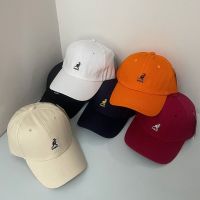 【KFAS Clothing Store】 KANGOL Kangaroo หมวกลิ้นเป็ดสไตล์เกาหลีหมวกเบสบอลอเนกประสงค์ม่านบังแดดครีมกันแดดใบหน้าเล็กๆสำหรับผู้ชายและผู้หญิง