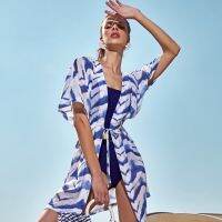 [Coralist Swimwear] เสื้อคลุมชายหาด ชุดว่ายน้ำ Beach Cover-up ทรงสั้น ผ้าชีฟอง รุ่น Avia สี มัดย้อม (Tie Dye) (CRBW67)