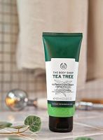 The Body Shop Tea Tree Squeaky Clean Scrub 100 ml. เจลล้างหน้า พร้อมขัดหัวสิว เหมาะสำหรับผู้ที่มีปัญหาเรื่องสิว ให้ผิวหน้าดูสะอาดใส ไร้สิว