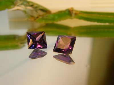 อเมทิสต์ เพชรรัสเซีย CZ 5X5 MM.มิล(5X5MM)10 Pcs( 10 เม็ด)สีม่วงสี่เหลี่ยม  AMETHYST Cubic zirconia American diamond stone