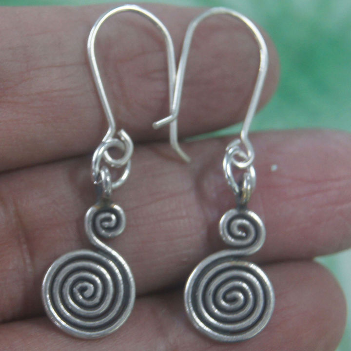 coil-earrings-pure-silver-thai-karen-hill-tribe-beautiful-สวยงามไทยตำหูเงินกระเหรี่ยงทำจากมือชาวเขางานฝีมือสวยของฝากที่มีคุณค่าของฝากถูกใจ-มีคุณค่า