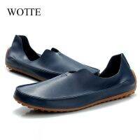 {Puffy menswear}WOTTE รองเท้าไม่มีส้นผู้ชายหนังรองเท้าลำลองฤดูใบไม้ผลิแฟลตลื่นบนรองเท้าหนังนิ่มระบายอากาศเจาะรองเท้าไดรฟ์กลางแจ้งขนาดใหญ่47