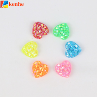 KENHE 100pcs สุ่มแบบสุ่ม ลูกปัดหลากสี 12mm ครับ สีผสมกัน ลูกปัดประกายแวววาว Besds หลังแบน รูปหัวใจแห่งความรัก ลูกปัดรูปหัวใจ ทำเครื่องประดับ DIY