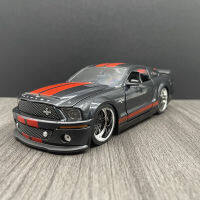 1:24ฟอร์ดมัสแตงเชลบี้ GT500KR โลหะผสมโลหะรถสปอร์ตรุ่น D Iecasts รถแข่งรุ่นจำลองสูงคอลเลกชันเด็กของเล่นของขวัญ