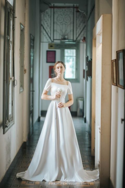 Mỹ nhân Vbiz phải lòng váy cưới ngắn Minh Hằng khoe chân dài miên man  Đông Nhi như công chúa