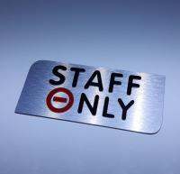 ป้าย STAFF ONLY อะครีลิคเลเซอร์ บนป้ายแฮร์ไลน์ (เฉพาะพนักงาน) ป้ายตกแต่งผนัง ป้ายสำหรับที่อยู่