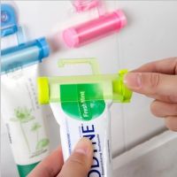 {XIAO AO}ยาสีฟัน Rolling Squeezer Tube Home อุปกรณ์ห้องน้ำยาสีฟันครีมทันตกรรม Easy Dispenser Sucker ที่แขวน