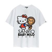 ♨♟☌Bape เสื้อยืดลายพรางแขนสั้นสำหรับผู้ชาย,เสื้อยืดลายการ์ตูนผ้าฝ้ายคอกลม Hello Kitty Joint