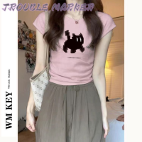 TroubleMaker เสื้อครอป เสื้อยืด ชุดเซ็ทผู้หญิง เสื้อยืดคอกลม เสื้อยืด ผญสวย ๆ เวอร์ชั่นเกาหลี ผ้าคอตตอน ใส่สบาย เรียบง่าย 2023NEW WTX23903MW 37Z230912