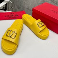 VT 2023 Summer New Classic valentinoˉHeight Increasing Outdoor Casual Fairy V Buckle Platform Metal Buckle Slippers Sandals slides