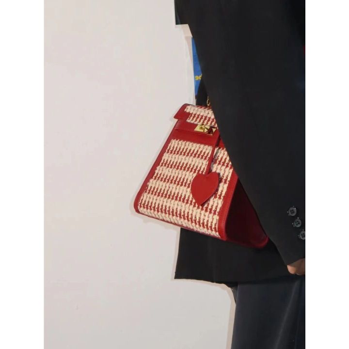 hot-sale-red-fragrance-bag-womens-2023-winter-new-high-end-niche-light-luxury-messenger-shoulder