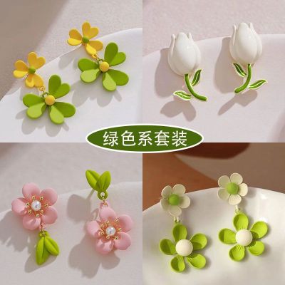 Kang Jessy ต่างหูสีเขียวออกแบบต่างหูดอกไม้อสมมาตรที่ไม่ซ้ำกันสำหรับผู้หญิงใบสีเขียวสดเล็ก 2023 เทรนด์ใหม่
