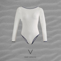 RESORT COLLECTION 2023 WHITE TRIM NAVY BODYSUIT บอดี้สูทว่ายน้ำว่ายน้ำขาวกุ้นน้ำเงินใส่ว่ายน้ำมีฟองน้ำในตัว