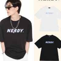 มีสินค้า เสื้อยืดผ้าฝ้ายพิมพ์ลายแฟชั่นNerdy เสื้อยืดแขนสั้น ผ้าฝ้าย ใส่สบาย ไล่โทนสี สําหรับผู้ชาย และผู้หญิง