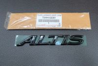 โลโก้ ALTIS สีดำเงา (Piano Black )  ใส่กับโตโยต้าอัลตีสปี 2003-2008  ToYoTa Corolla Altisปี 2003-2008 Genuine Parts