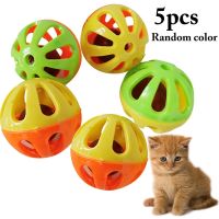 【In-Stock】 PETS MART mall 5Pcs/10Pcs Cat Cat Bell ของเล่น Interactive ตลกพลาสติก Cat Jingle ของเล่นแมวอุปกรณ์เสริมของเล่นแมวสำหรับแมว Kitten