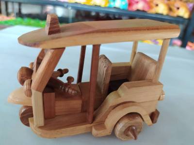 #pw01# โมเดลรถสามล้อเครื่อง/Tuk Tukประดิษฐ์ รถยนต์ไม้ ขนาด 11x6x8 cm.หุ่นไม้ งานหัตถกรรม ของสะสม ของขวัญ ตุ๊กตา ของเล่น