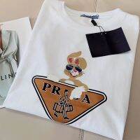 2023 Pradaa เสื้อยืดฤดูร้อนลายกระต่ายตาใหม่สำหรับผู้ชายและผู้หญิงเสื้อยืดแฟชั่นแบบผ่อนคลายสไตล์เดียวกัน