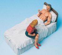 1/35 model kit resin kit Soldier Girlfriend with Bed