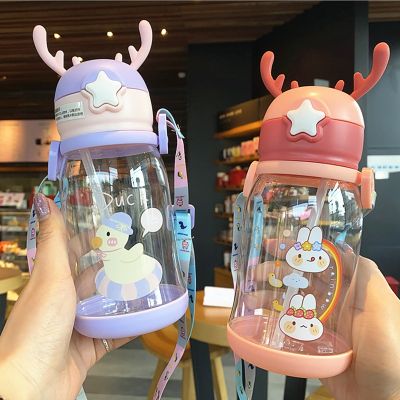 【High-end cups】ขวดน้ำน่ารักสร้างสรรค์กวางพลาสติกน้ำ Sippy ถ้วยสาวแบบพกพากลางแจ้งเด็กขวดน้ำดื่มถ้วยด้วยฟาง