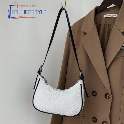 【พร้อมส่ง】Lcl  lifestyle
กระเป๋าคล้องไหล่ผู้หญิงกระเป๋าสะพายข้าง กระเป๋า กระเป๋าแฟชั่นผู้หญิง กระเป๋าสะพาย D-1474