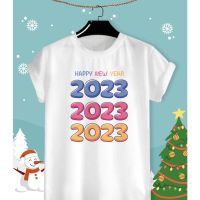 ราคาถูกเสื้อยืดผ้าฝ้าย 2023 เสื้อยืดลายปีใหม่ Happy New Year &amp; Merry Christmas 2023 ลายน่ารักๆ ผ้า TK ใส่สบาย สีสันสดใส ไม่ยืดไS-5XL