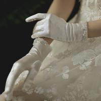 ☜♣✽ MANRAY Short Satin White Ivory Pearls Beaded Bridal Gloves With Finger Wrist Bow Bride Gloves Women Elegant Wedding Accessories