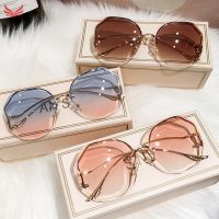 Polarized แว่นตากันแดด น้ําหนักเบาไร้กรอบป้องกันแสงอาทิตย์สําหรับผู้ชายผู้หญิง/ แว่นตาแฟชั่น แว่นกันแดดแฟชั่น แว่นตากันแดดผู้หญิง