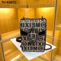 Advanced sense of new fashionable joker small packet design printed letters one shoulder inclined package