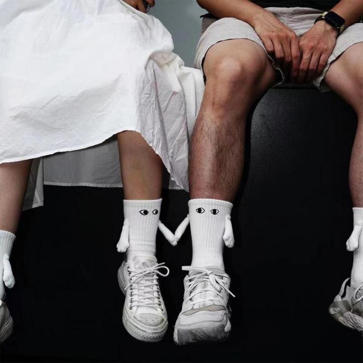 ถุงเท้าคู่น่ารัก3d-แม่เหล็กถือตุ๊กตามือผู้ชาย-ถุงเท้าคู่ถุงเท้าทรงท่อสั้นกลางถุงเท้ากีฬาตลกของขวัญถุงเท้าและถุงน่องสำหรับฤดูร้อน