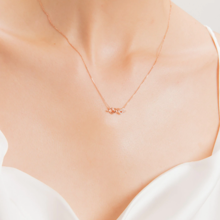 gails-nfk094-love-knot-necklace