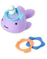 Skip Hop Zoo Narwhal Ring Toss ของเล่นน้ำ สนุกกับนาร์วาลลอยน้ำ เพียงแค่โยนห่วงลงบนเข้าของนาวาร์ ทำให้การอาบน้ำของเด็กมีสีสันแล้วสนุกยิ่งขึ้นในขณะอาบน้ำ