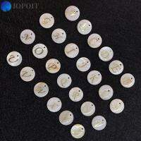 IOPOIT 26pcs ตัวอักษร A-Z เครื่องรางเปลือกหอยน้ำจืดธรรมชาติ ปลอกหุ้ม สีขาวขาว จี้มินิสีขาวทรงกลม เปลือกน้ำจืดธรรมชาติ 15มม. ค่ะ เครื่องรางรูปเปลือกหอยสีขาวน้ำจืด การทำเครื่องประดับ