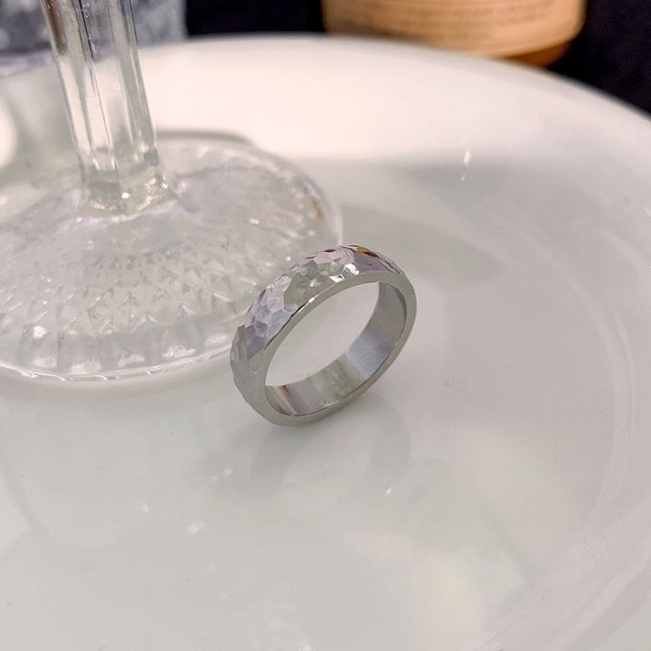 แหวนเหล็กไทเทเนี่ยม-handmade-hammer-grain-สำหรับผู้ชาย-แหวนคู่นิ้วชี้ส่วนบุคคล-แหวนเหล็กไทเทเนี่ยม-แหวนเหล็กไทเทเนี่ยม-jvfx