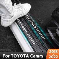 ขอบประตูรถยนต์สำหรับ TOYOTA Camry 2018-2022ชายบันไดตัวป้องกันธรณีประตูคาร์บอนเทียมอุปกรณ์สติ๊กเกอร์ไฟเบอร์