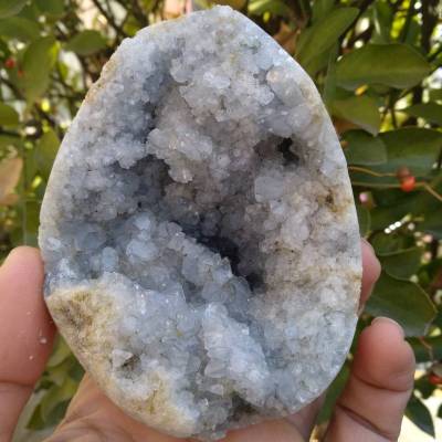 600G ธรรมชาติที่สะอาดหลุมแร่ผลึกสีฟ้า Geode คริสตัลควอตซ์อัญมณีการรักษาที่สวยงาม