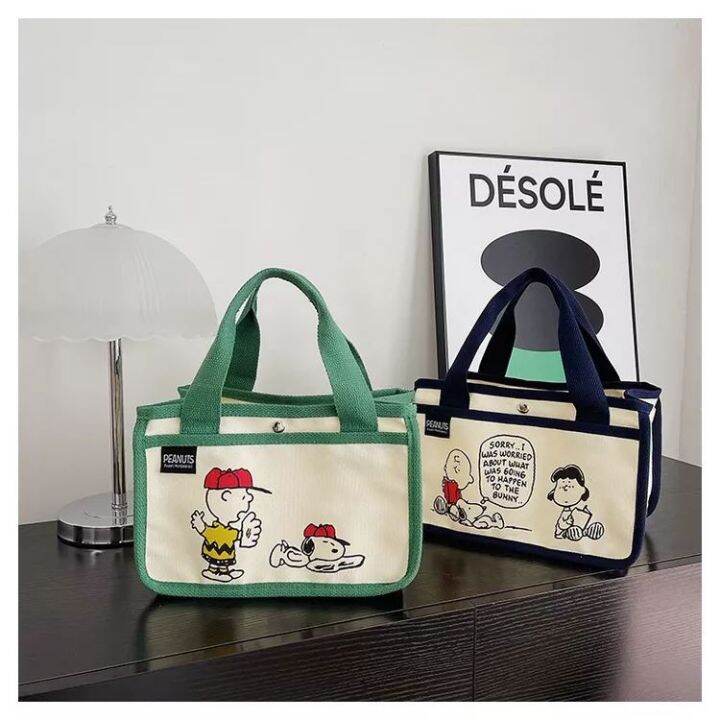 พร้อมส่ง-กระเป๋าถือขอบสี-ลายการ์ตูน-snoopy-ขนาดใหญ่-ผ้าแคนวาส-จุของได้เยอะ-มีหลายช่องใส่ของ-เหมาะกับการเดินทาง-bag014