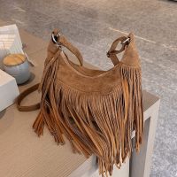 【hot seller】 personalized design bag 2023 summer new womens bohemian retro all-match messenger tassel