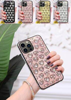 เคสโทรศัพท์ฝังเพชรสุดรักสุดหรูสำหรับ iPhone 15 14 13 12 11 Pro Max ปลอกสองเฟรมฝังด้วยเพชรเคสโทรศัพท์เคสโทรศัพท์มือถือผู้หญิงแฟชั่นเฉพาะบุคคล