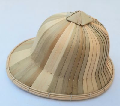 หมวกแก๊ป ยาว 12 ซม. สูง 7.5 ซม. ทำด้วยใบลาน/ใบตาล งานฝีมือจากภูมิปัญญาชาวบ้าน สำหรับตั้งโชว์/ตกแต่ง