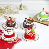 ◕ 1PCS 1/12 Miniature Dollhouse Mini Chirstmas Cake Dish Food for BJD Doll House Kitchen Festival Decorations Accessories Toy