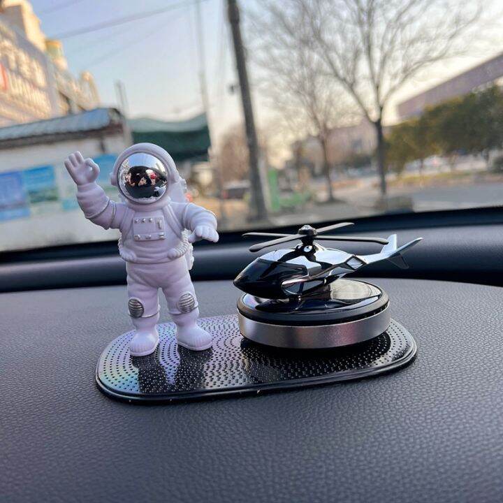 cartoon-star-astronauts-rabbit-car-furnishing-articles-creative-lovely-web-celebrity-astronauts-onboard-the-car-decoration-products