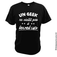 Funny A Geek DoesnT Age It Level Up T-Shirt Humor Geek Funny Message Retro Idea Nerds 100% Cotton Short Sleeves